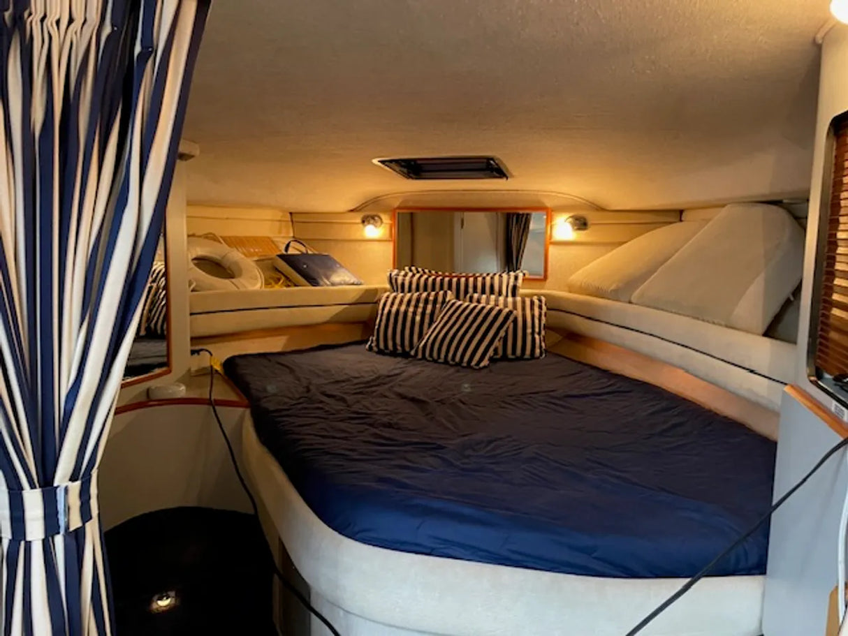 1990 Sea Ray 350 Sundancer 39.417 feet, Grand Island, New York #13