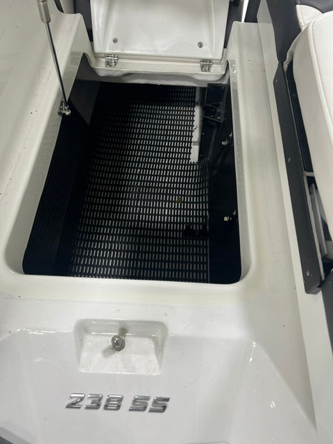 2023 Monterey 238SS Super clean and well maintained under 100 hours!