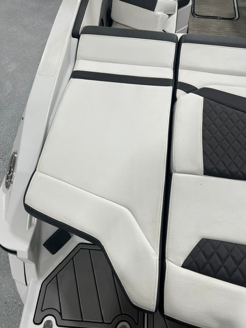 2023 Monterey 238SS Super clean and well maintained under 100 hours!