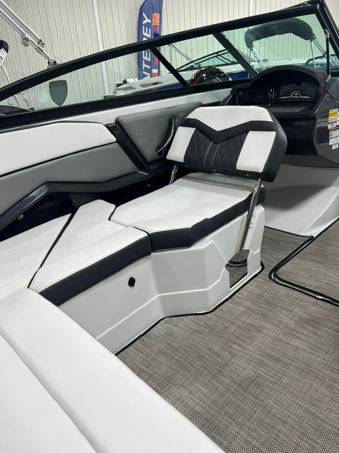 2023 Monterey 238SS Super clean and well maintained under 100 hours!