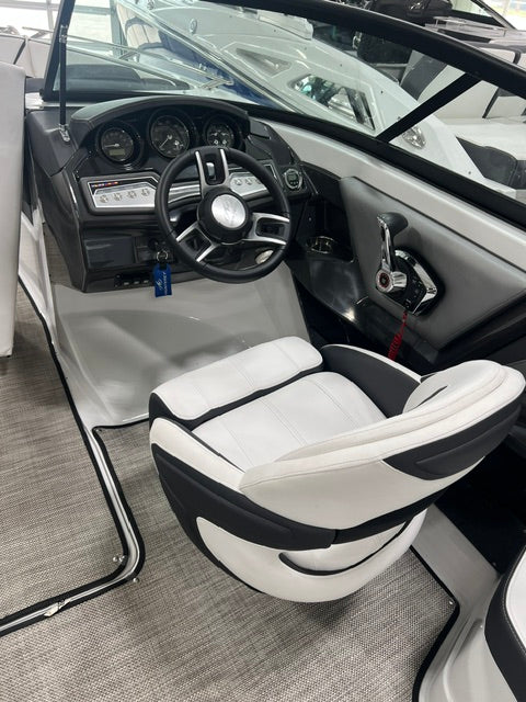 2023 Monterey 238SS Super clean and well maintained under 100 hours!