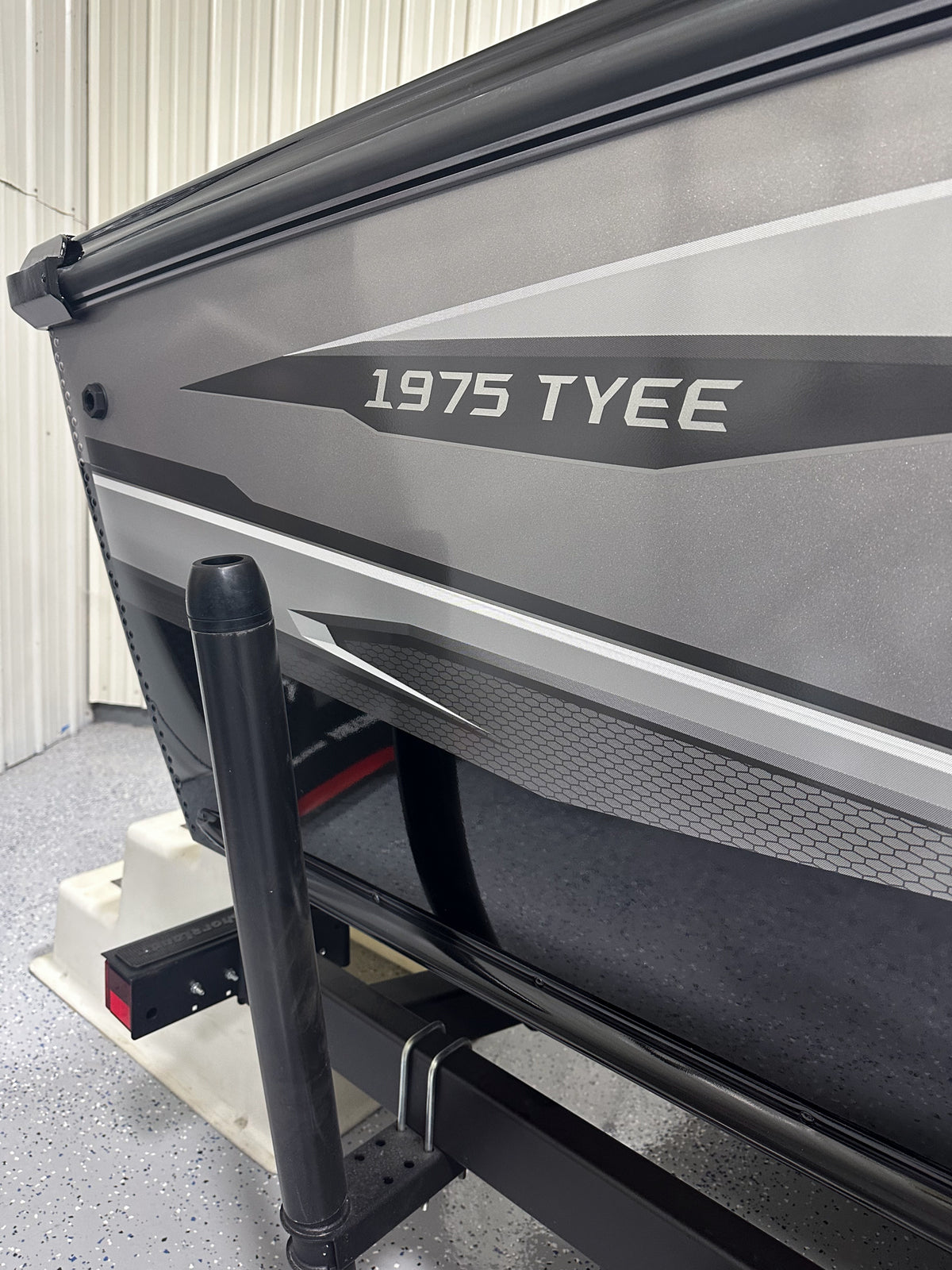 2027 Lund 1975 Tyee