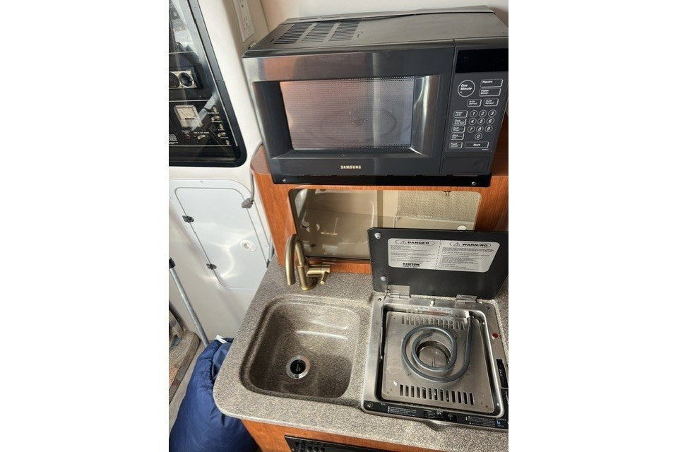 2003 Crownline 242 CR