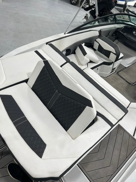 2023 Monterey 238SS Super clean and well maintained under 100 hours!