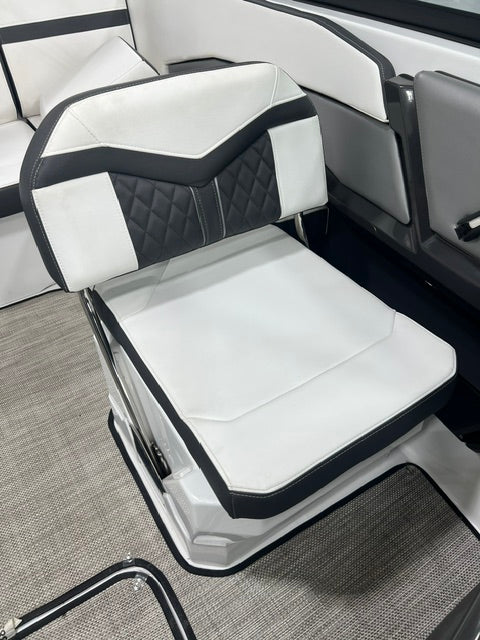 2023 Monterey 238SS Super clean and well maintained under 100 hours!