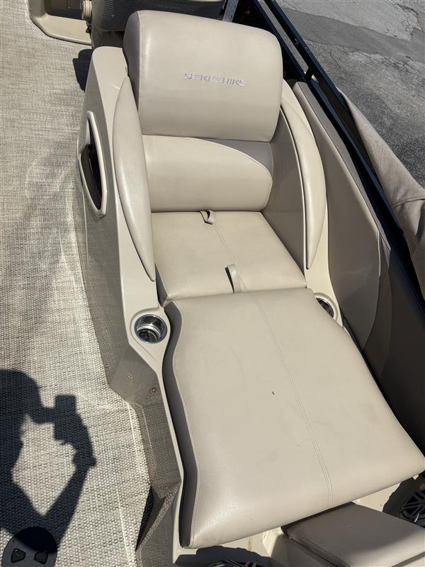 2018 Berkshire 25' Tri-Toon
