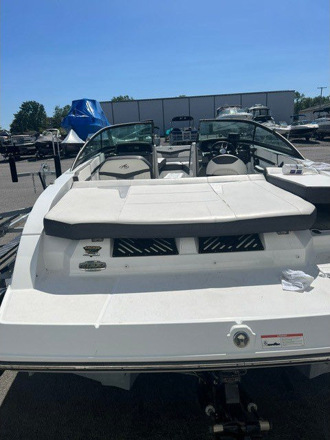 2019 Monterey M-22
